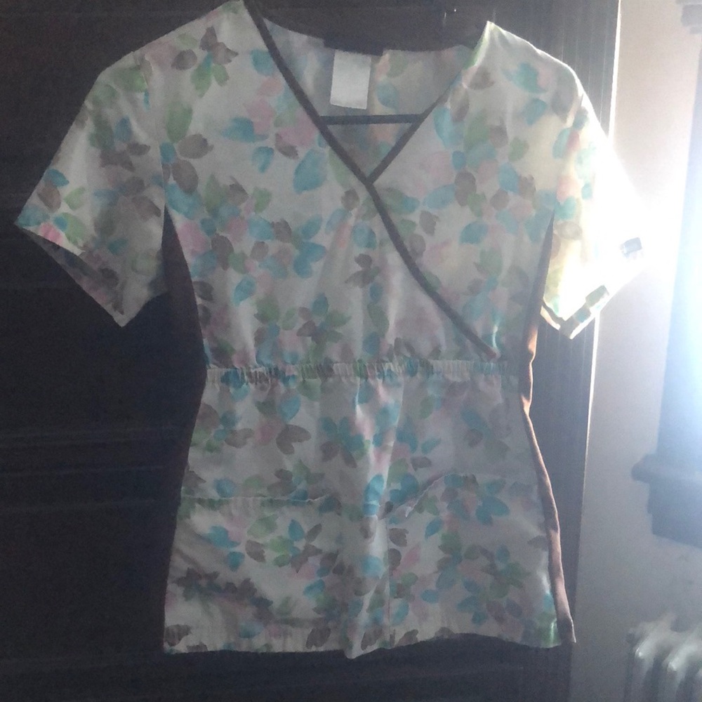 Cherokee scrub top